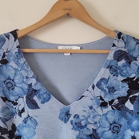 Chico's Blue Floral Vneck Sweater Satin Peasant Sleeves Size Large - Picture 2 of 6